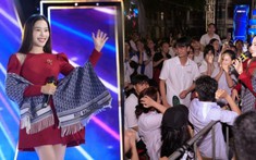 Nam Em 'chơi lớn' đầu tư cả máy tính bảng để khán giả hát cùng, bảo sao ngày càng đông fans