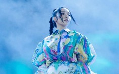 Mỹ Anh tiếp tục bị dàn giao hưởng 'nuốt chửng' khi hát live trên sân khấu lớn lần 2