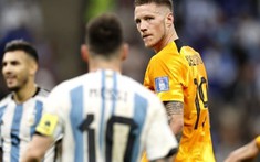 Cầu thủ Hà Lan sốc nặng vì bị Lionel Messi gọi là 'thằng đần'
