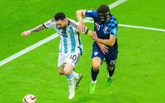Dù bị biến thành 'trò hề', Gvardiol vẫn khen Messi giỏi hơn Ronaldo