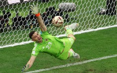 Chuyện thật như đùa: Thủ môn xuất sắc nhất World Cup 2022 từng bị ĐT Việt Nam 'chọc thủng lưới'