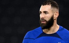 Sau đợt 'sóng ngầm' với HLV Deschamps, Benzema giã từ ĐT Pháp