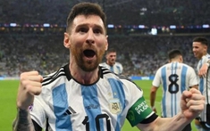 Bất ngờ danh tính người phụ nữ được Messi ôm chầm lấy ngay trước cả mẹ và vợ