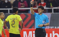 Đá không lại ĐT Việt Nam, Malaysia chơi trò xấu tính với trọng tài Ryuji Sato