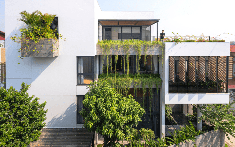 Nhà phố 400m2 sử dụng đá ong từ trong ra ngoài tại Vĩnh Phúc