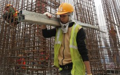 Đầu tư công sẽ là “cứu cánh” cho ngành thép, xi măng