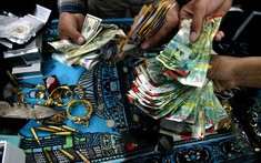 Ngân hàng Đan Mạch tiên tri kinh tế thế giới 2023: Giá vàng tăng vọt; Trung Quốc, Ấn Độ “nổi dậy” chống lại đồng USD