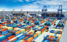Lũy kế 15/12, Việt Nam xuất siêu 10,35 tỷ USD