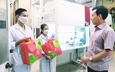 Ông Vũ Anh Khoa tri ân những “chiến binh không ngủ” của Kho Thực phẩm tươi sống Saigon Co.op nhân dịp năm mới