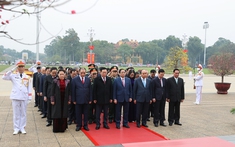 Lãnh đạo Đảng, Nhà nước vào Lăng viếng Chủ tịch Hồ Chí Minh, tưởng niệm các Anh hùng liệt sĩ