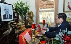Thủ tướng Phạm Minh Chính dâng hương tưởng nhớ các đồng chí cố Thủ tướng Chính phủ