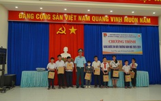 Tiểu đoàn 114, Trung đoàn 274 tham gia chương trình “Nâng bước em đến trường”và “Phiên chợ đồ dùng học tập 0 đồng”