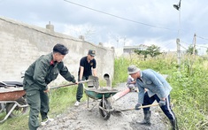 Tuổi trẻ Trung đoàn Cảnh sát cơ động 29 tham gia xây dựng nông thôn mới tại huyện Nhà Bè