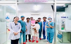 Bệnh viện Nhi đồng 1 : Cứu sống bé gái nguy kỊch vì bệnh sốt mò- ca đầu tiên tại Miền Nam