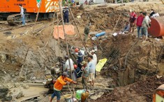 Mưa lớn ảnh hưởng đến công tác cứu hộ bé trai rơi xuống trụ bê tông ở Đồng Tháp