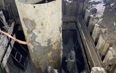 Chuẩn bị hạ khung chống tầng 3, dự kiến 1-2 ngày tiếp theo sẽ kéo trụ bê tông chứa thi thể Hạo Nam