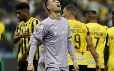 CĐV đối thủ dùng Messi để mỉa mai Ronaldo đá tệ