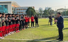 Chủ tịch VFF lì xì và giao nhiệm vụ cho U20 Việt Nam