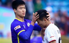 Duy Mạnh hối lỗi sau pha đạp thẳng gầm giày vào đầu Việt Hưng