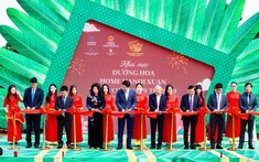 Hàng ngàn người tham quan đường hoa Home Hanoi Xuan 2023 và hội chợ Happy Tết trong ngày khai mạc