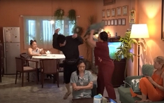 Trấn Thành bị Lê Giang đánh, mắng té tát trên phim trường
