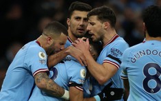 Man City rút ngắn khoảng cách, phả hơi nóng vào ngôi đầu của Arsenal
