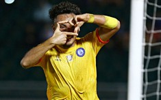 Tân binh Việt kiều Pháp làm nức lòng người hâm mộ khi ghi bàn đầu tiên tại V-League