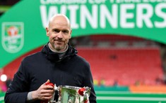 HLV Ten Hag bỏ quên cúp vô địch và câu nói khiến NHM MU 'sướng điên người'