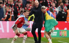 Bạn thân Ronaldo nói Ten Hag ăn mừng quá lố, chỉ là Carabao Cup thôi mà