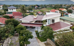 Nhà mái dốc tại Thanh Hóa dành cho ba mẹ lớn tuổi lưu giữ kiến trúc truyền thống làng quê