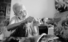 Mệ Trí Huệ - người từng may gối trái dựa cho vua Bảo Đại qua đời