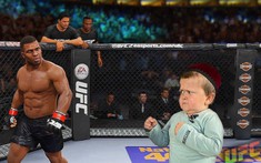 VIDEO: Ngỡ ngàng trước đối thủ khiến Mike Tyson chỉ biết ôm mặt chịu đấm