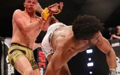 VIDEO cú knock-out điên rồ nhất năm: Người ra đòn cũng không tin mình làm được