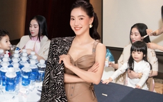 'Bà trùm hoa hậu' Phạm Kim Dung 'nuốt mic' trên sân khấu, sau hậu trường vẫn nặng gánh chăm con