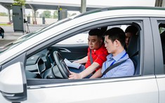 Công ty taxi điện của tỷ phú Phạm Nhật Vượng tuyển tài xế Greencar Luxury VF8: Lương gần 14 triệu, biết tiếng Anh, cao từ 1m70 trở lên