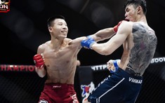 VIDEO: Võ sĩ Việt Nam tung combo đấm sấm sét, khiến đối thủ tự thua