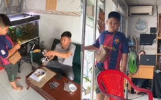 Xúc động trước món quà đặc biệt của nam thanh niên dành cho cậu bé bán vé số không có mẹ