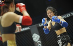 Hai hot girl MMA Việt Nam đại chiến, khán giả xem mà đau lòng