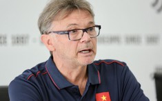 HLV Troussier tiếc nuối vì mất tiền đạo 'khủng' ở SEA Games 32