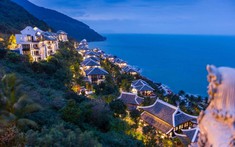Khu nghỉ dưỡng InterContinental Danang Sun Peninsula Resort nổi bật trên báo ngoại