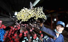 Rơi vào thế “gọng kìm”, sản xuất và tiêu thụ thép giảm mạnh