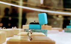 Tỷ phú giàu nhất thế giới mở cửa hàng trang sức tại TP.HCM