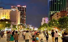 Phố đi bộ Nguyễn Huệ - điểm vui chơi nổi tiếng ở Sài Gòn