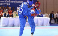 Võ sĩ Việt Nam sốt 39 độ vẫn đánh đối thủ 'lên bờ xuống ruộng', giành HCV SEA Games 32