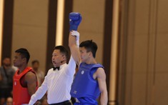 Võ sĩ Việt Nam bế đối thủ Indonesia về nước, ngạo ngễ giành HCV SEA Games 32