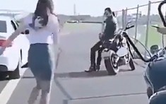 VIDEO: Mỹ nhân Trung Quốc sút chai nước đỉnh hơn Messi sút bóng