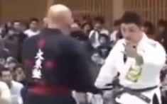 VIDEO: Đại sư Nhật Bản dùng võ truyền điện thách đấu tay đấm MMA và cái kết 'ối làng nước ơi'