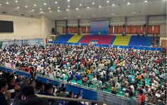 Biển người xếp hàng từ sáng sớm bốc thăm mua NOXH tại Hà Nội