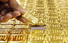 Giá vàng hôm nay 4-5: Fed tăng lãi suất, vàng tăng giá mạnh
