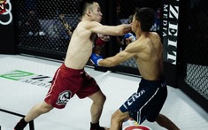 VIDEO: Cú bẻ tay kinh hoàng khiến đối thủ xin thua chỉ sau đúng 45 giây